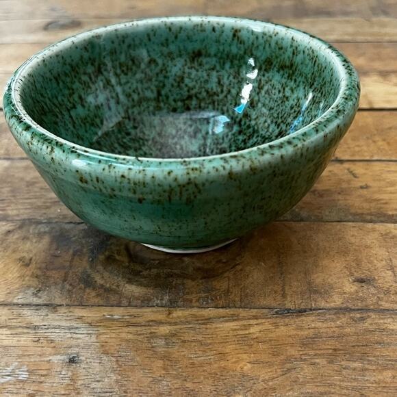 Studio Art Pottery Bowl 4.75" Green Speckled Design With A High Gloss Finish - Picture 1 of 7